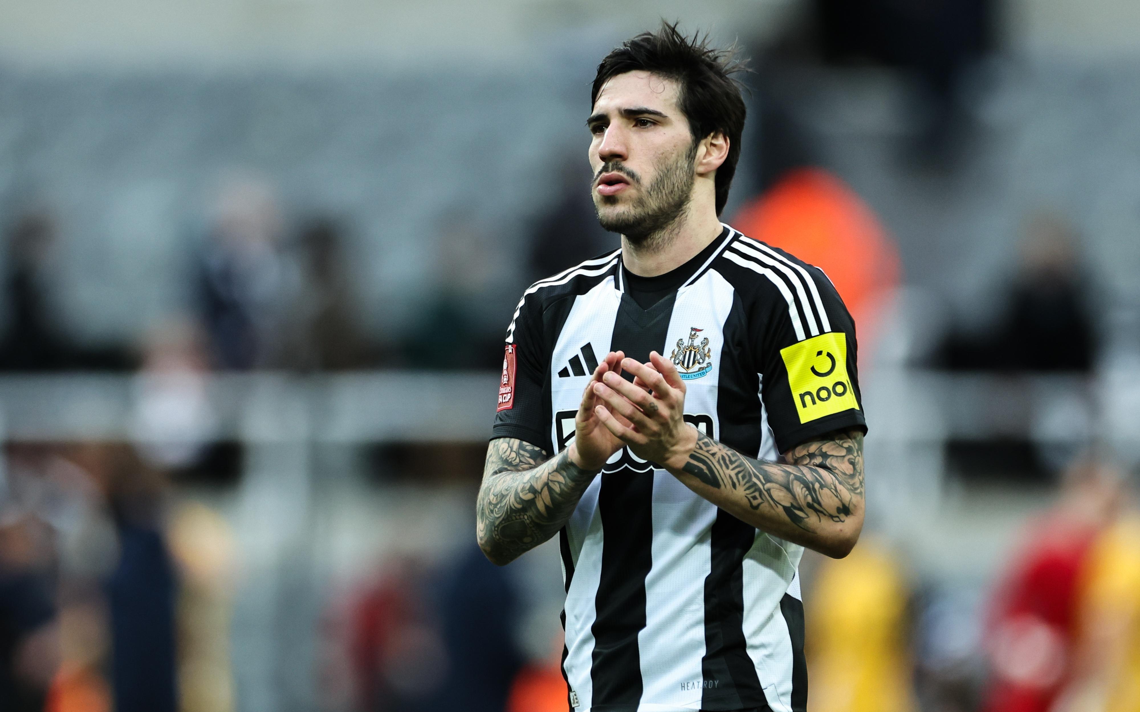 托纳利：在英超踢球对我很有帮助，加图索唤醒了我们的斗志与热情