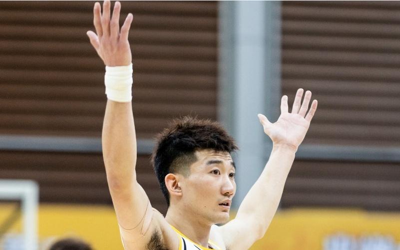 CBA杯：胡金秋缺席广厦险胜青岛孙铭徽13+10塔克22+7