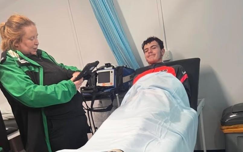 邮报：一名朴茨茅斯球童因德比战爆炸