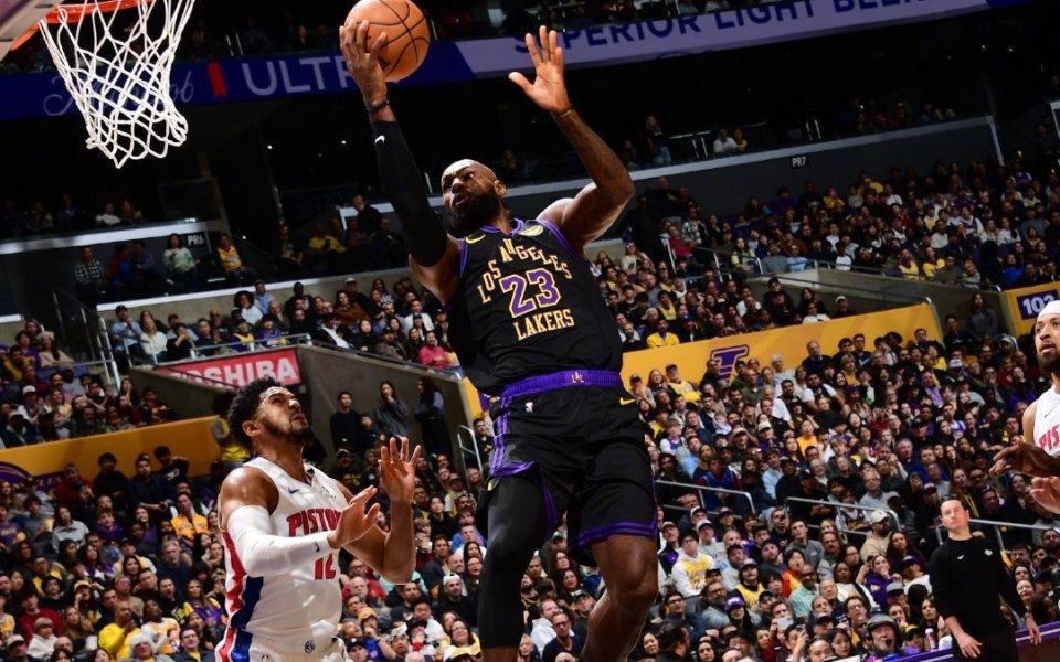 106128！詹姆斯41岁生日夜17分，湖人主场22分惨败活塞