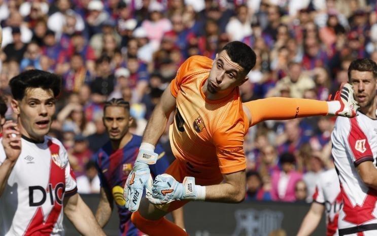 世体：巴萨学会在场面不佳的比赛中拿