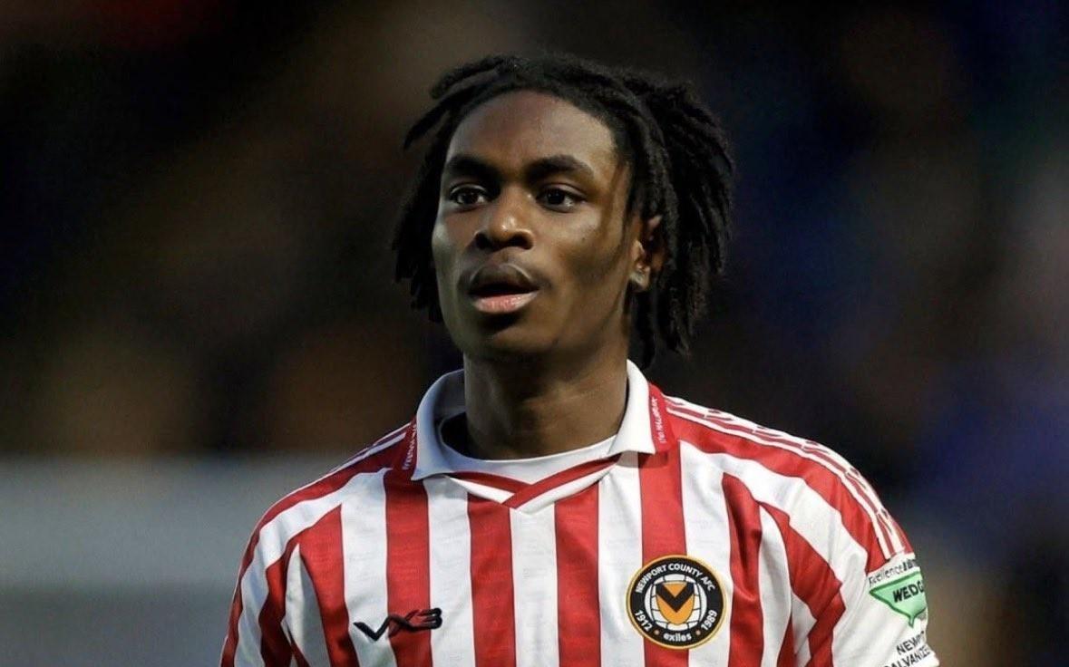 英媒：曼联从英乙召回外租后卫阿尔乔