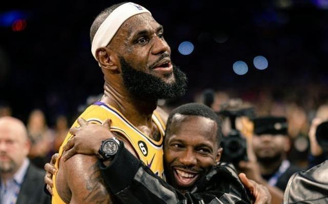 富保罗辟谣联手詹姆斯买NBA球队：我