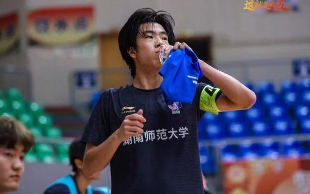 亚泰磨练八年，曾被巴萨看中，如今他三线同时征战！