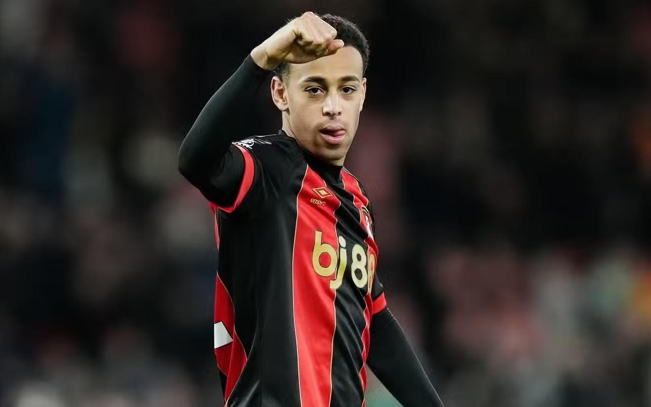 邮报：曼联计划补强中场，有意伯恩茅斯球员泰勒亚当斯