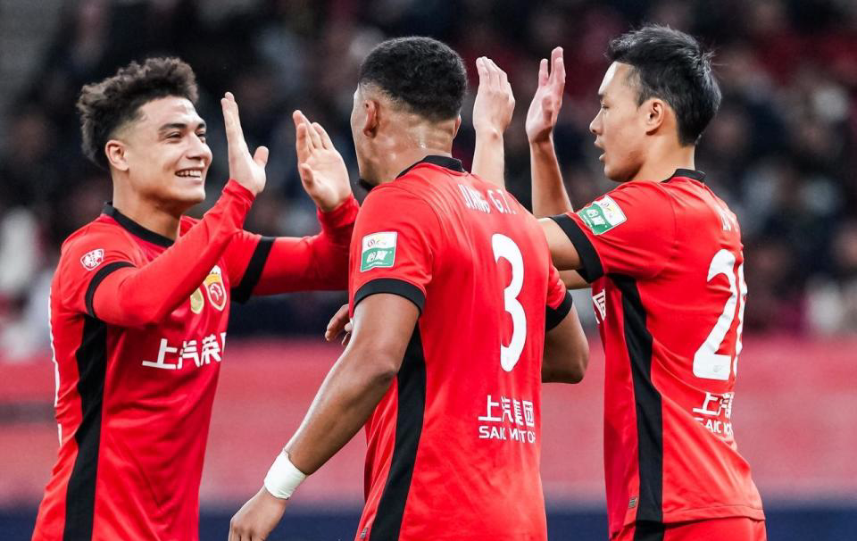 中超争冠形势：蓉城提前出局！海港领先申花2分+末轮平英博即卫冕