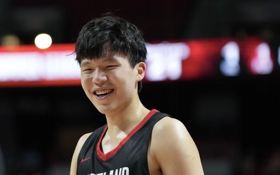 相差甚远!NBA25届首轮内线新秀季前赛首秀数据表现对比