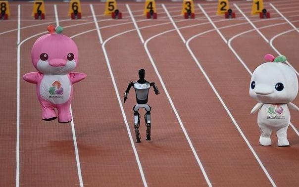 全运会“大湾鸡”和机器人的百米对决，谁赢了