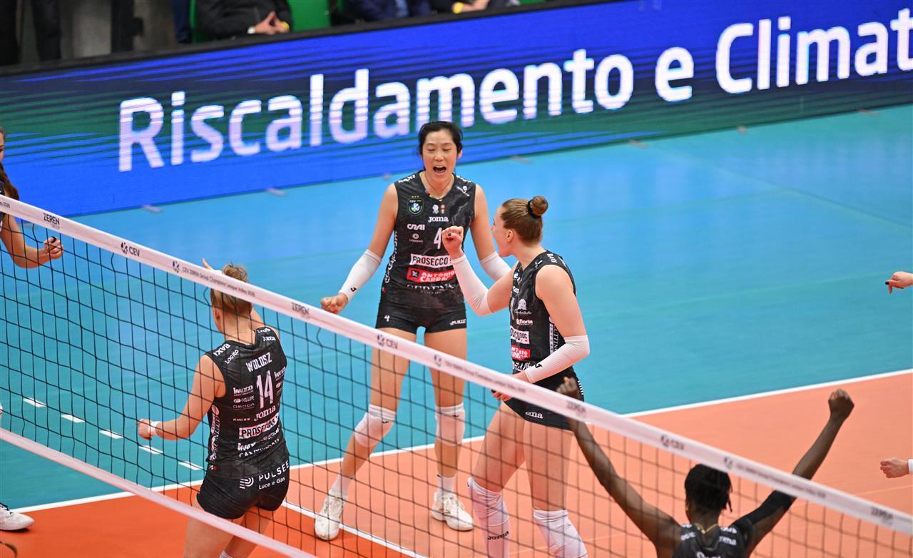 泪目！朱婷4天2战轰45分梦回巅峰，赵勇召回她冲奥运资格