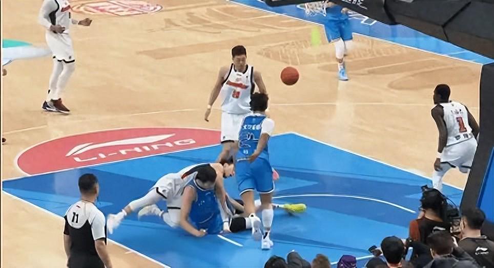 徐杰最新伤情公布！篮球记者透露检查结果，广东球迷可以放心了