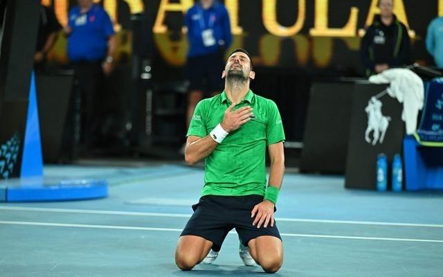 天王不老！用最热血的方式闯进澳网决赛，德约还能纵情燃烧