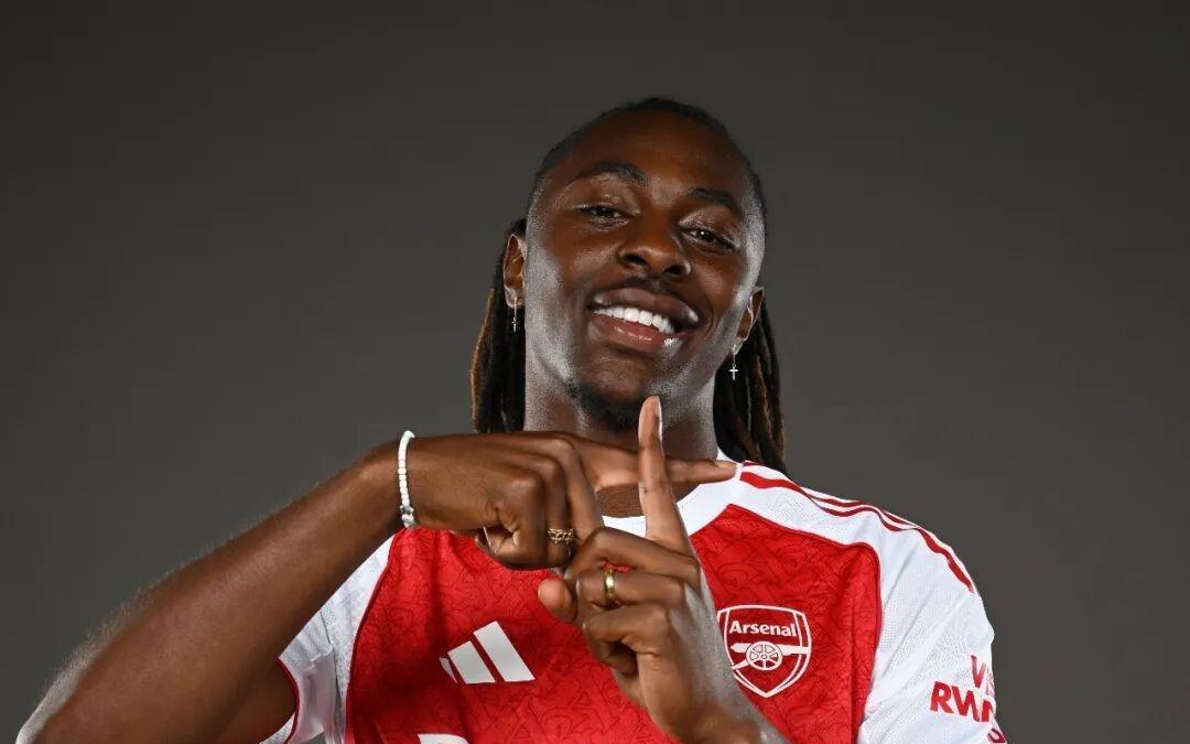 差点放弃足球的他，历经磨难，冲出铁笼