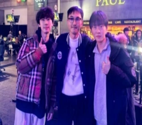 解说怀南分享和Baolan、Ming合照：我是全世界最幸福的AD玩家