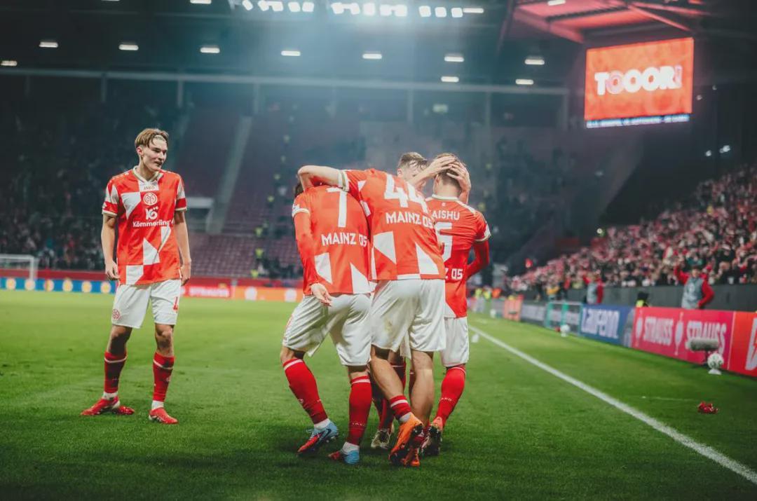 逆转！韩国球员助攻+破门上演绝杀，德