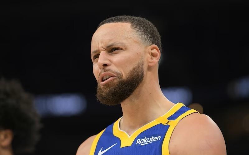 帕金斯：勇士队所有人都辜负了库里，他们都没让库里全力发挥