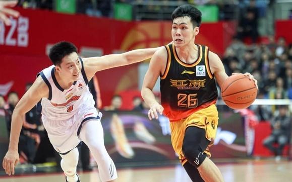 浙江广厦7分险胜江苏！王博拒绝爆冷，塔克31分，胡金秋16分