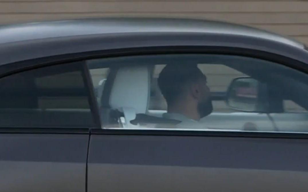 天空：萨拉赫在上午930抵达训练基地，