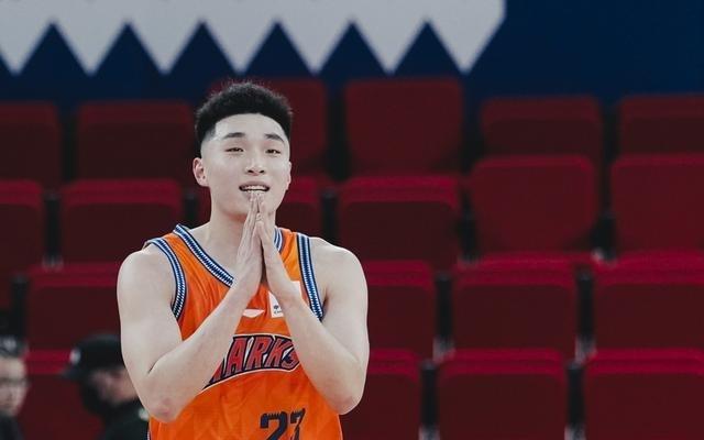 上海男篮轻取四川男篮本土新秀吴泽