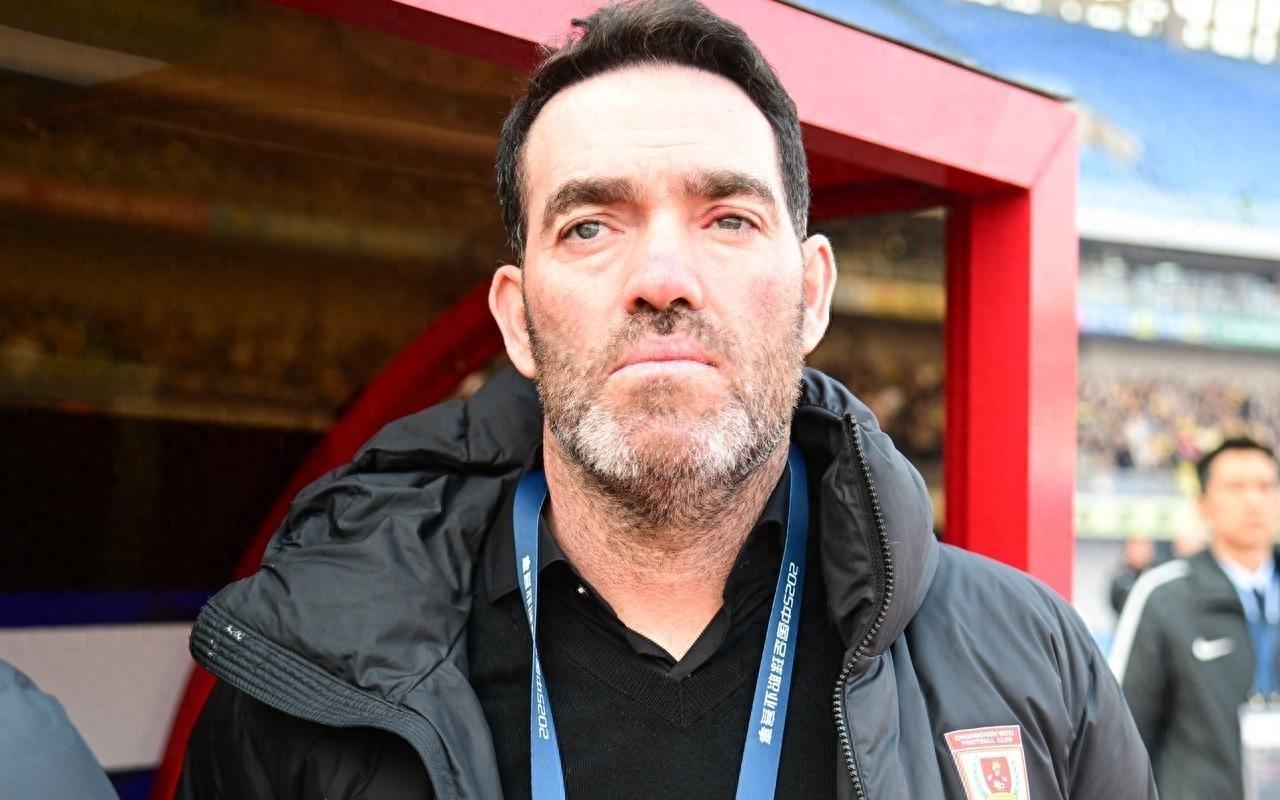 邓卓翔下课！曝武汉三镇敲定葡萄牙名帅，曾执教北京国安获得好评