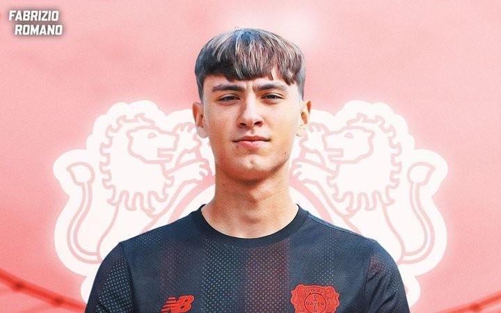 Herewego！罗马诺：药厂即将签下红星17岁前锋达米亚诺维奇