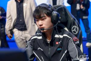 Knight:不知道队伍为什么会变成这样12生死战抽T1挺好的