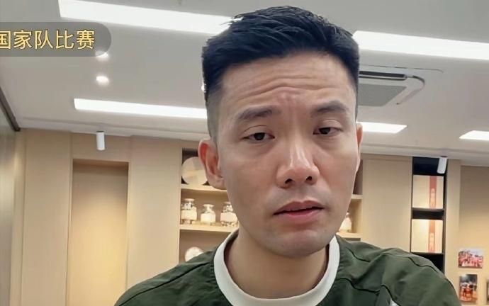 前广州恒大名宿，怒喷韦世豪无情无义，盼着广州队解散，球迷炸锅