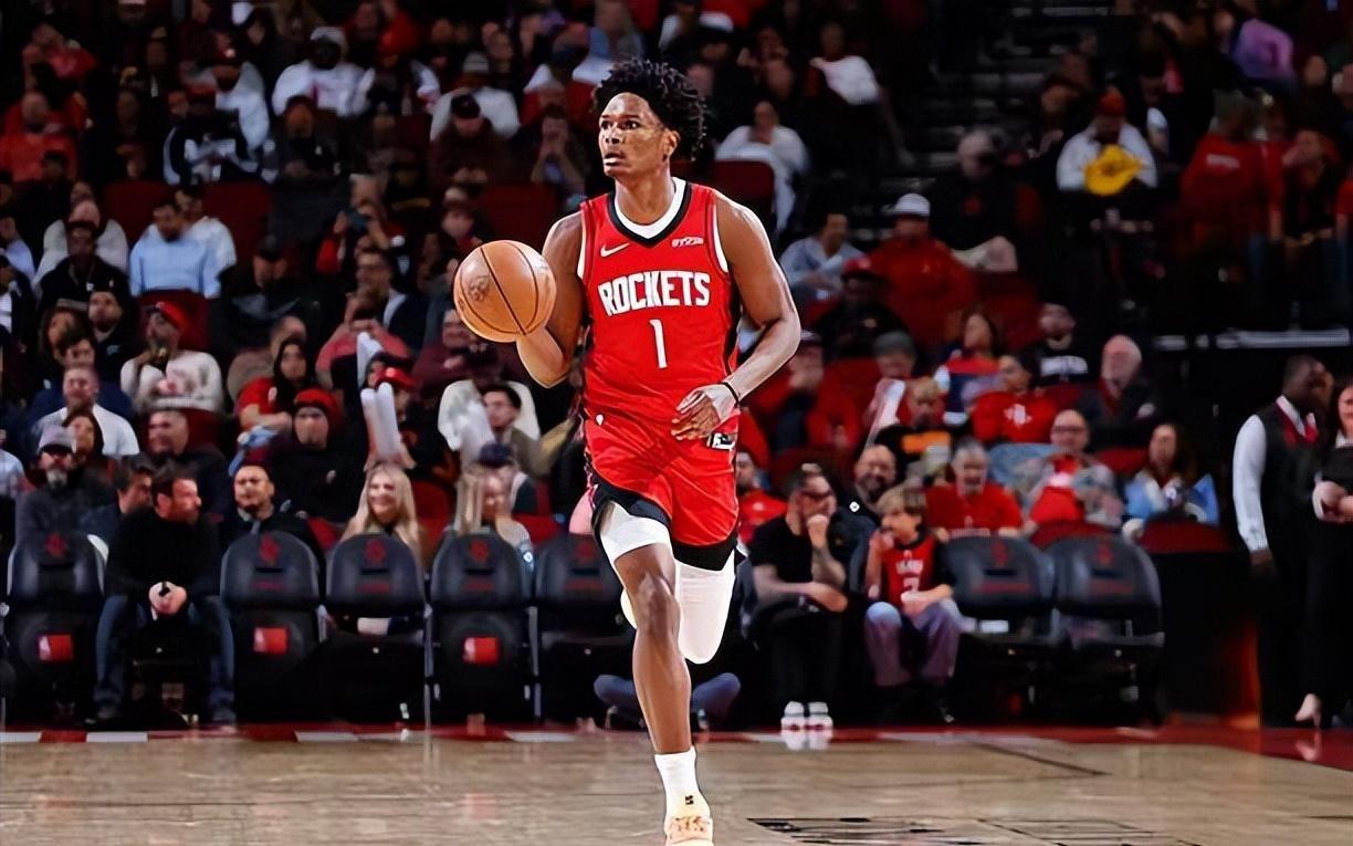 虽然个人数据不错，但火箭后场新星依然不适合担任控卫的角色