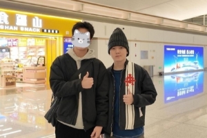还在休假中网友晒照：在乌鲁木齐机场偶遇JackeyLove