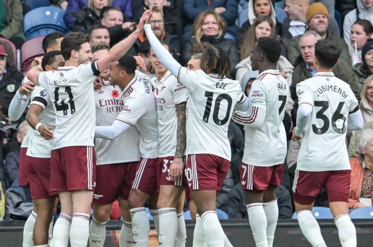 英超夺冠最大热门诞生：25分领跑，9连