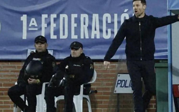 西媒：两连胜后阿隆索仍处于观察期，拿下超级杯才可能执教到季末