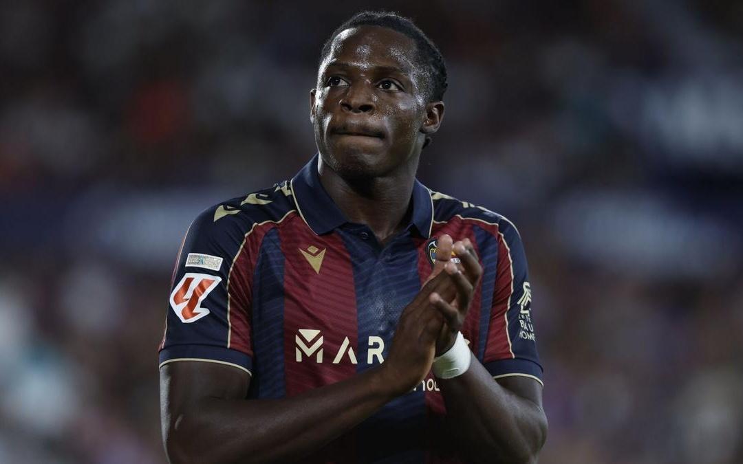 莱万特高层：几乎每天都收到关于埃永