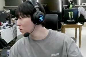 排到地狱队友局的Gumayusi！zeka安慰：运势抽崩了那不就只能输咯