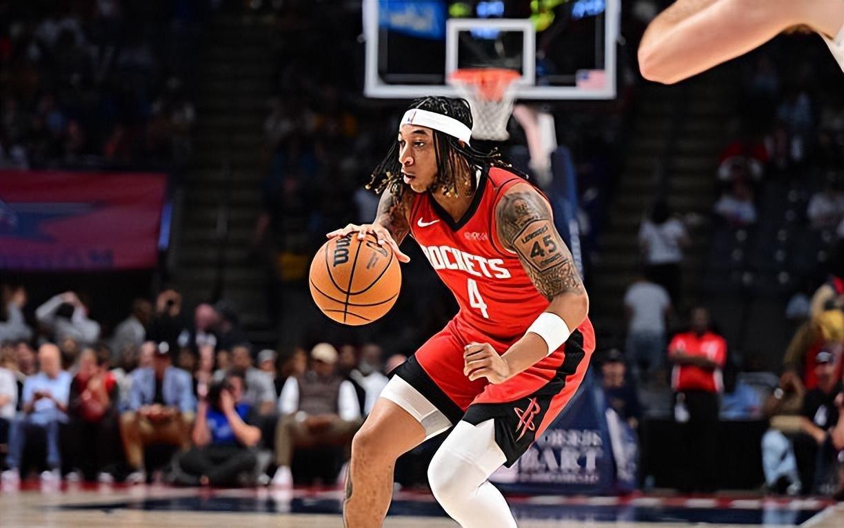 头脑冷静组织能力出色，这样的球员在火箭却进不了轮换阵容