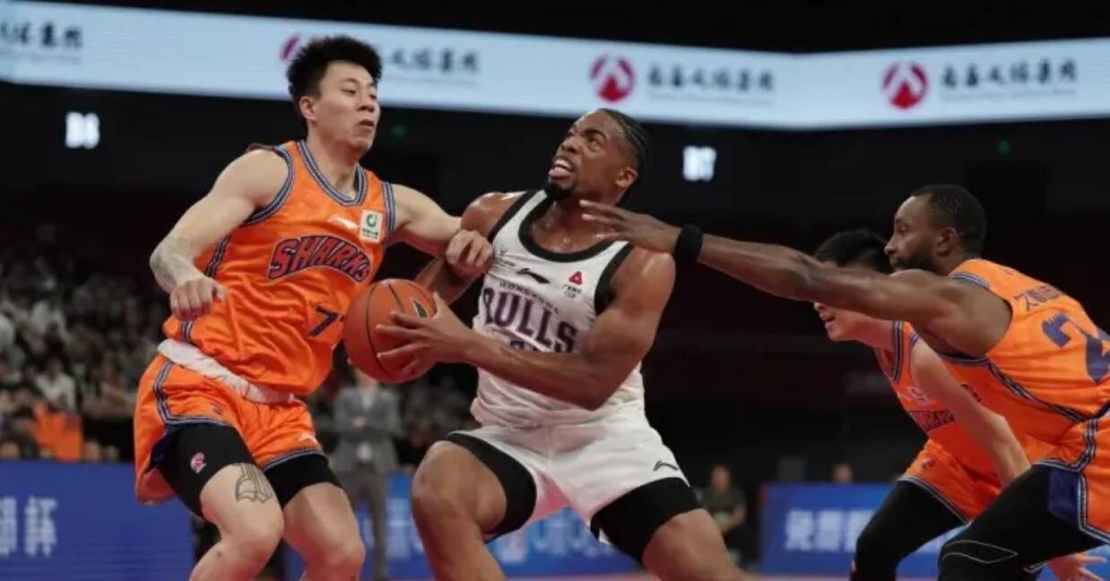 CBA又一顶级球队出现！3场比赛赢对手90分，真的太强了