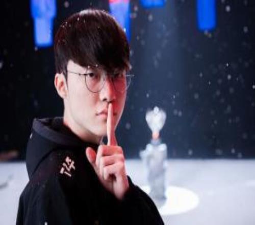 老而弥坚！永远的GOAT！现年29岁的Faker是本届S15年龄最大选手