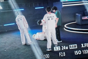 TES王者：书源调试过程中不慎摔倒赛前活动更换为小小飞