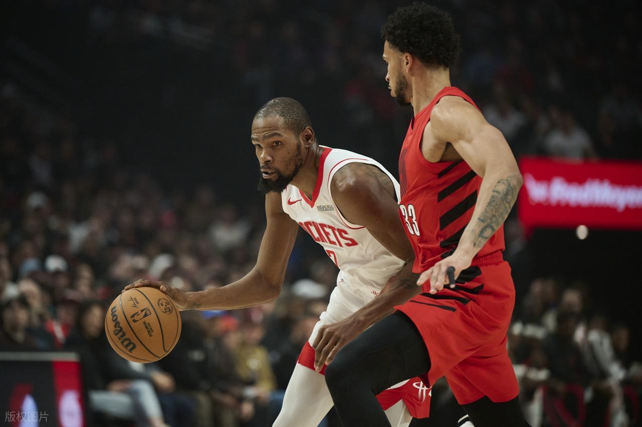 末节崩盘！杜兰特怒砸水瓶空砍30+12+4！三分10中0，火箭探花犯罪