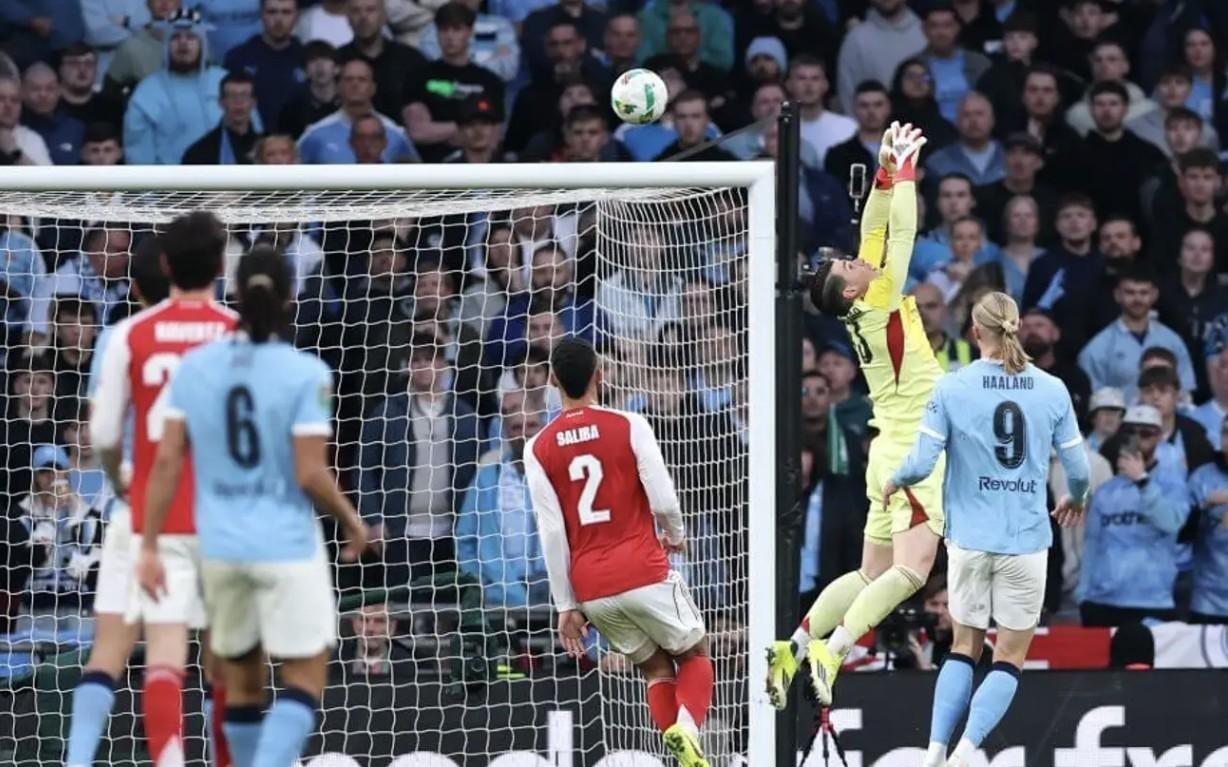 TA：凯帕在比赛中非常犹豫，曾控球40秒