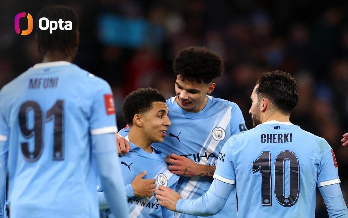 自1986年以来，曼城是首支单场进球10