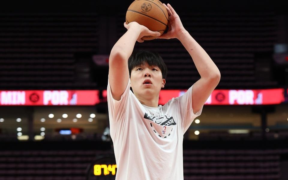 下放了！杨瀚森将前往发展联盟进行训练，下周一回归备战湖人！