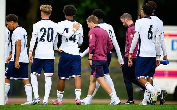 英媒：英格兰U17友谊赛因种族歧视辱