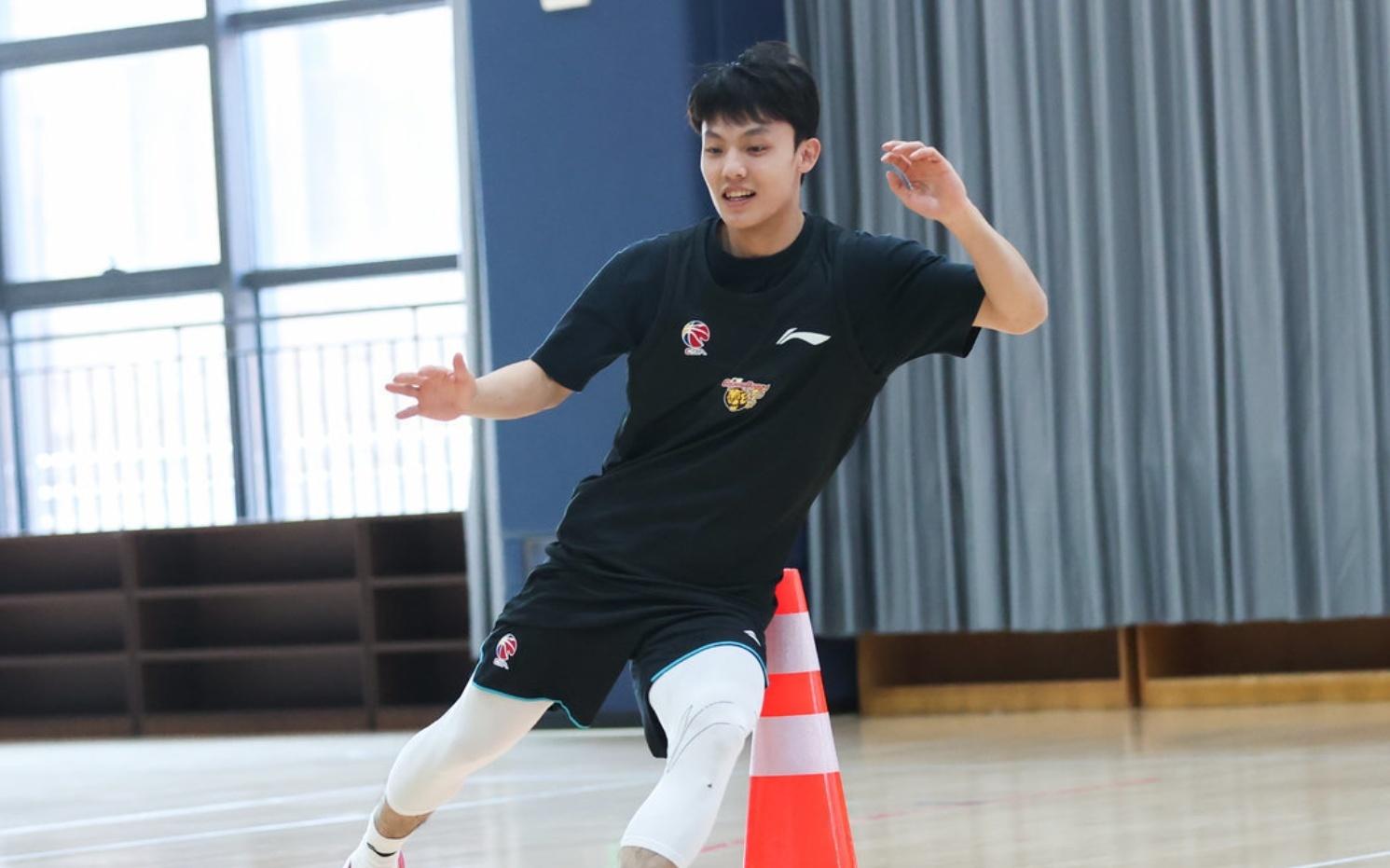 获得免测资格！广东中锋表现出色，全员通过体测