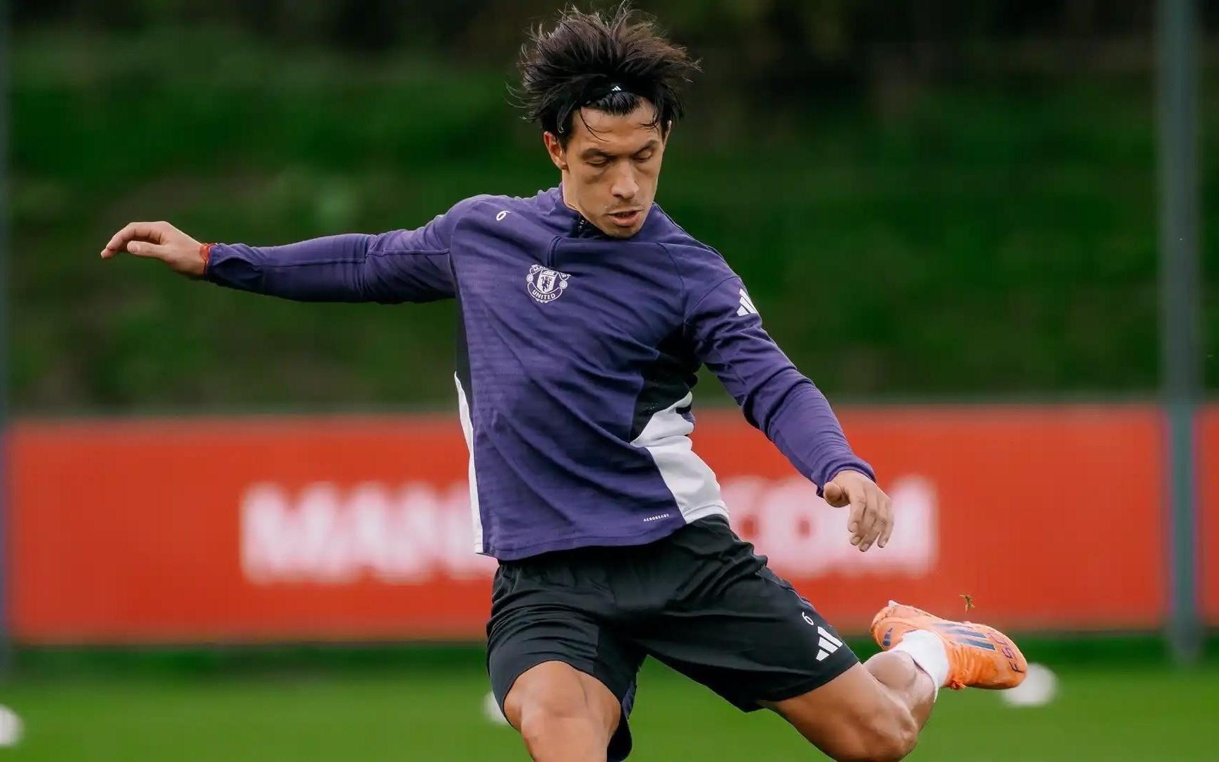 曼联官方:利桑德罗马丁内斯已重返一线队训练