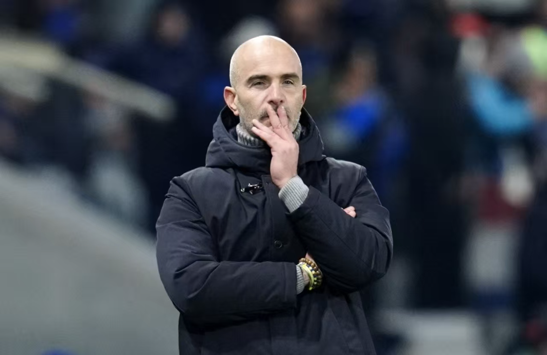 他是世界冠军教头，不是你切尔西的背