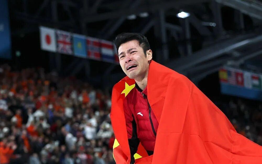 虎口拔牙！速滑男子1500米宁忠岩破奥运纪录摘金