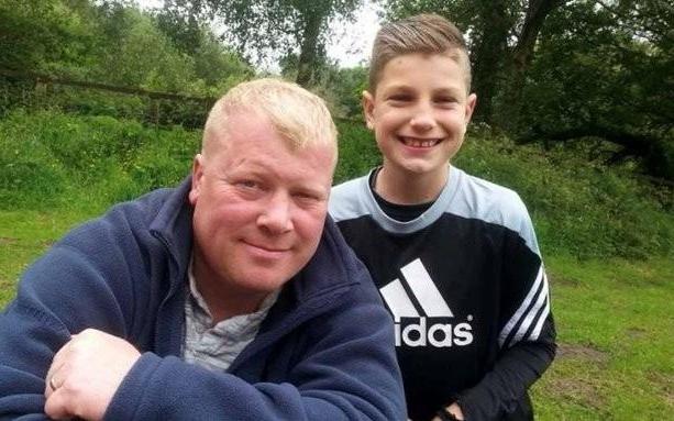 曼联官方：在为小将本内特提供心理支