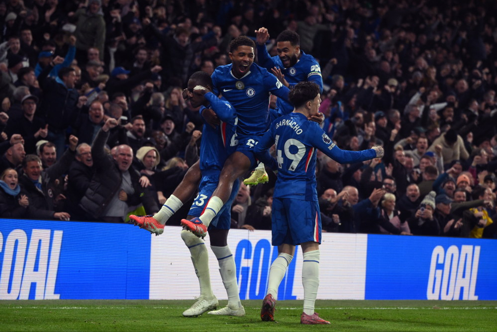 血条拼空英超跌出前四，欧冠掉出直通，蓝军血拼枪手后两头不占