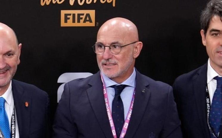 世体：因患严重流感，德拉富恩特无缘现场观战西班牙超级杯