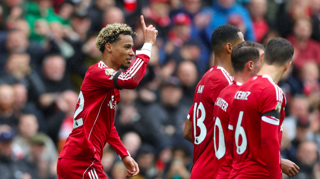 21！笑傲百年德比11.2亿豪门全胜领跑神锋登陆英超5场3球