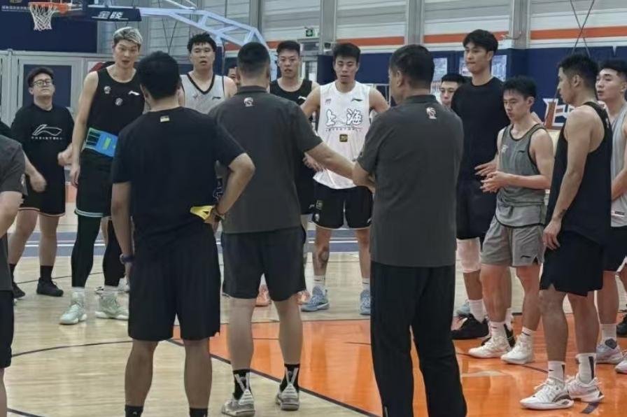 张镇麟热身赛即将复出，广州NBA季前赛阵容出炉，北控签15+6外援